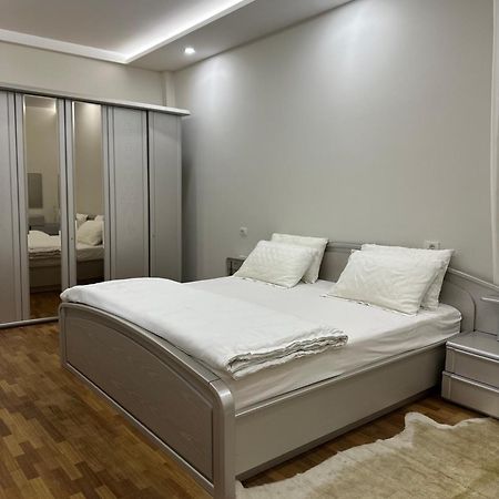 Dry Lake Apartment Тирана Екстериор снимка
